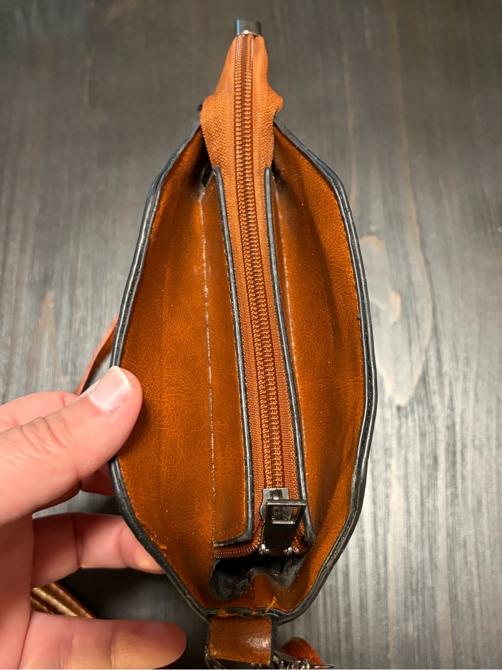 Light Brown Leather crossbody Purse - Picture 8 of 9